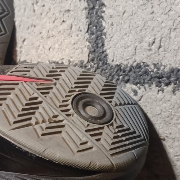 Nike Hyperdunk 2013s in Black and Pink - Picture 8 of 8